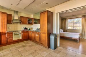 Exquisite Waterfront Living - Canal Views!