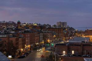 Courtyard by Marriott Portland DowntownWaterfront