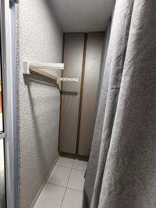 Studio Apto no Morumbi com ar condicionado próximo ao Estádio Morumbi estação de ônibus , metrô e shopping Cafeteira com capsula