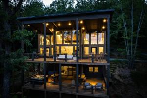 Mountain Abode - Luxury Cabin with Hot Tub