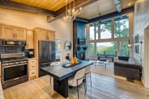 Mountain Abode - Luxury Cabin with Hot Tub