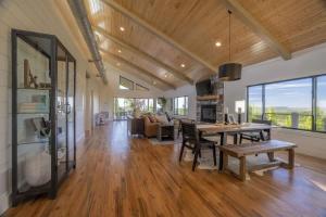 Idyllic Retreat with Epic Views - Hot Tub - Fire Pit