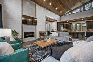 Ultra Lux 5 Bedrooms Hot tub Close to Casino