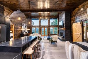 Pinnacle Place - The Height of Mountain Living