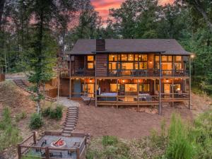 The Americana - Stunning Mountainside Retreat