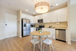 NEW LUX Modern Retreat Views Parking Workspaces