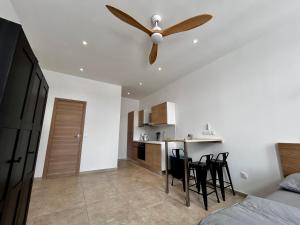 Auberges de jeunesse Appartement vue imprenable Vieux-Port et Notre Dame : photos des chambres
