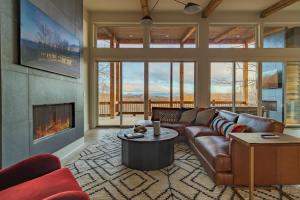 Upscale Masterpiece - Mountain Views with Hot Tub - Ubytování bez kategorie ve městě Morganton