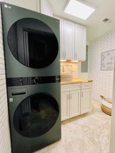 Luxury Lake House in Big CanoeGame roomFire PitDirect lake access