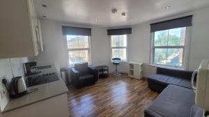 Shoreditch Corner - By City Sparrow