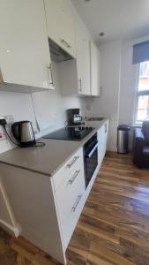 Shoreditch Corner - By City Sparrow