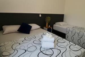 Casa com 2 Quartos, Ar e Wi-Fi – A 600m da Praia de Taperapuã, com Cozinha Equipada, Lavanderia, Sala com TV 50", Ideal para Famílias que Buscam Conforto, Privacidade e Ótima Localização em Porto Seguro