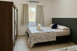 Casa com 2 Quartos, Ar e Wi-Fi – A 600m da Praia de Taperapuã, com Cozinha Equipada, Lavanderia, Sala com TV 50", Ideal para Famílias que Buscam Conforto, Privacidade e Ótima Localização em Porto Seguro