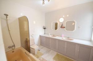 A lovely family villa with heated pool