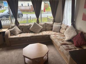 Clarach Bay Escape 3 Bedroom PetFriendly Caravan with Decking Sleeps 6