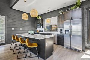 Luxe at Lake Haven - Pool Hot Tub and Game Room