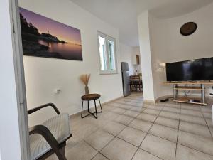 Apartments with parking space Vir - 17492