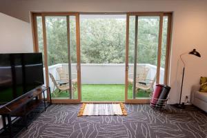 Rice Village Retreat - Rooftop deck - Sleeps 12