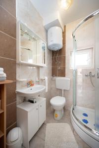 Apartments with parking space Gornji Karin, Novigrad - 23985