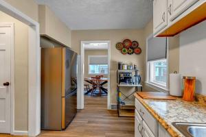 South Euclid 3BR Cozy Winter Escape