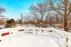 South Euclid 3BR Cozy Winter Escape