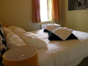 Gîte de charme avec jardin, douves, vélos, et accueil animaux - 4 chambres, proche de Chartres - FR-1-581-63