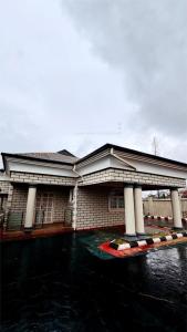 Beautiful 5 bedroom Bungalow