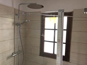 Maisons de vacances Attraktive und luxuriose Villa mit Pool-Jacuzzi : Maison de Vacances 4 Chambres