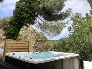 Maisons de vacances Attraktive und luxuriose Villa mit Pool-Jacuzzi : photos des chambres