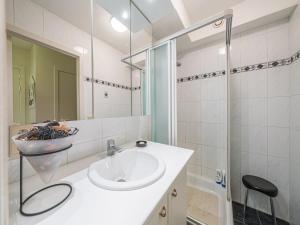 Well-maintained apartment with sea view