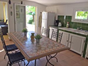 Holiday Home in Villecroze with Pool & Garden