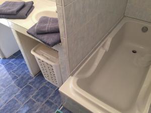 Maisons de vacances Holiday Home in Villecroze with Pool & Garden : photos des chambres