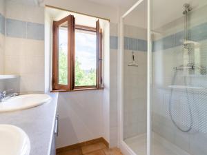 Maisons de vacances Holiday Home in Les Assions near Bois de Paiolive : photos des chambres