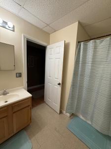 Cozy 2BR Apartment in the Heart of Morgantown WVU