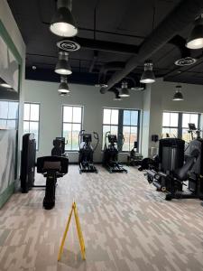 Luxury Stay-Free Parking-Amazon HQ-Nearby DC-Wifi-Pool-Gym