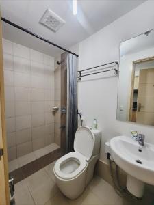 Solinea Tower3 in front of Ayala