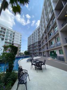 Famous Apartment With Nice Pool