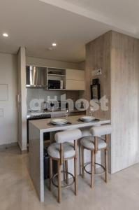 Brand new 1 BR apt minutes from the Airport