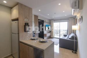 Brand new 1 BR apt minutes from the Airport