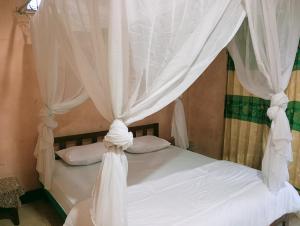 New Daniel Lodge & Travel