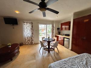 blue angel 15 cerca de la playa