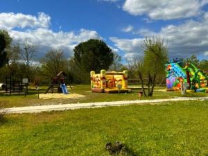 Campings Mobil home avec Terrasse, 4 pers, 2 ch - API-1-52-502 : photos des chambres