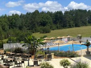Campings Mobil-home confortable avec terrasse a Pezuls - API-1-52-683 : photos des chambres
