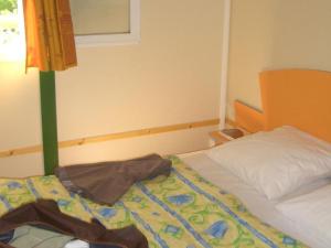 Campings Chalet 5 pers avec Terrasse et Cuisine equipee - API-1-52-296 : photos des chambres