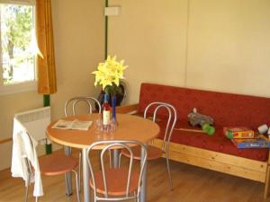 Campings Chalet 5 pers avec Terrasse et Cuisine equipee - API-1-52-296 : photos des chambres