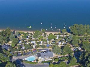 Campings Chalet 5 pers avec Terrasse et Cuisine equipee - API-1-52-296 : photos des chambres