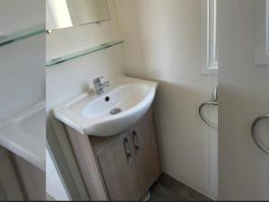 Campings Mobil home confortable avec terrasse pour 4 personnes - API-1-52-583 : photos des chambres