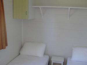 Campings Mobil home cosy avec terrasse pour 4 personnes - API-1-52-690 : photos des chambres