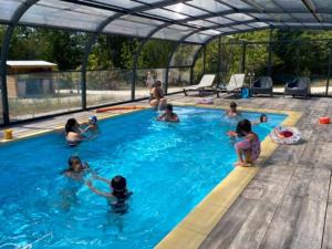 Campings Mobil home cosy avec terrasse pour 4 personnes - API-1-52-690 : photos des chambres