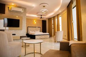 Hotel Omaxe Hazratganj